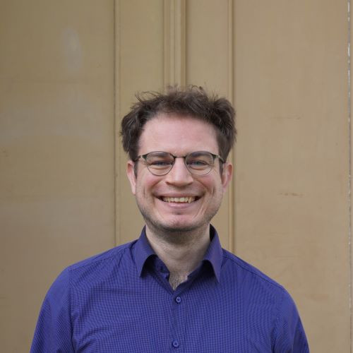 Dr. Adrian Robanus